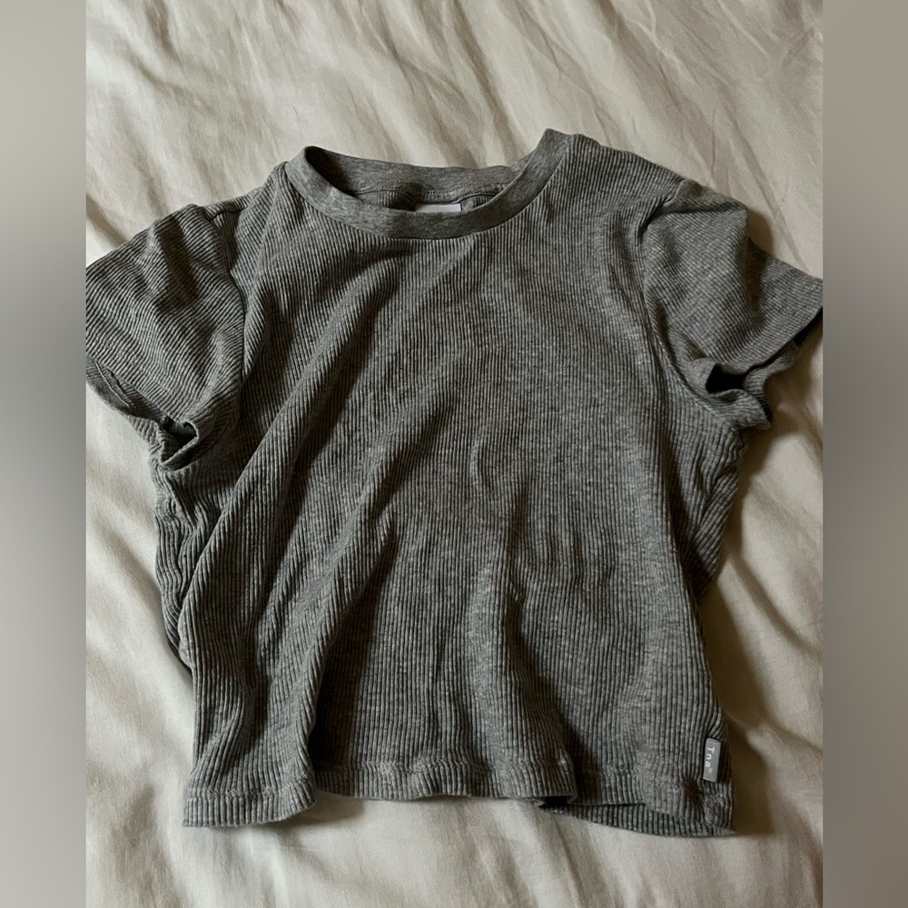 flattering tna tshirt 🩷